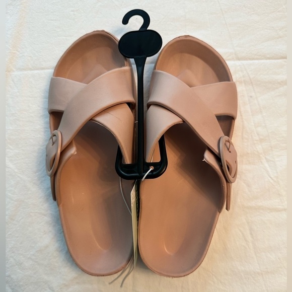 Women’s Slip On Cloud-like Soft Flip Flops Light Pink Size 7 NWT - Picture 1 of 7
